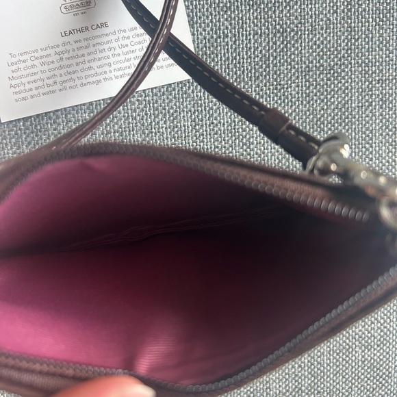 Coach Pebbled Leather Small Wristlet Mahogany F-42389 - Picture 5 of 9